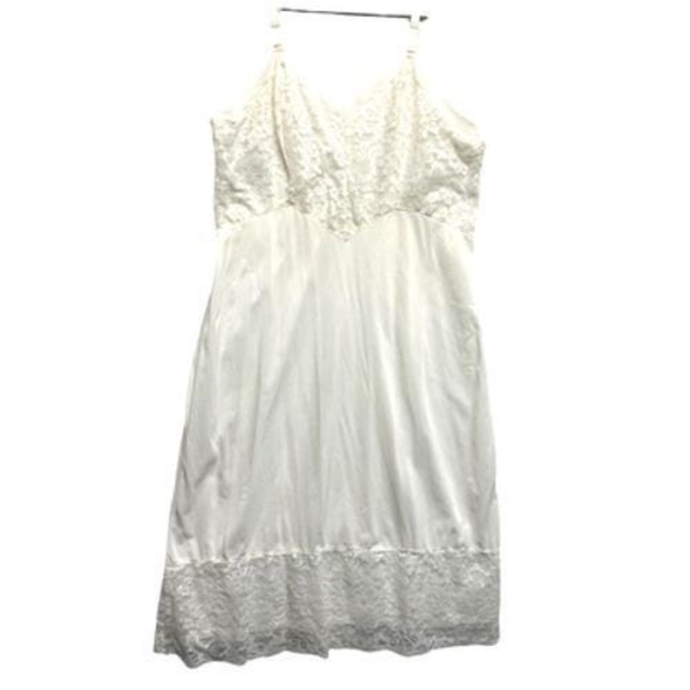 Vintage Slip Pembrooke Lace Measurements in photos EUC